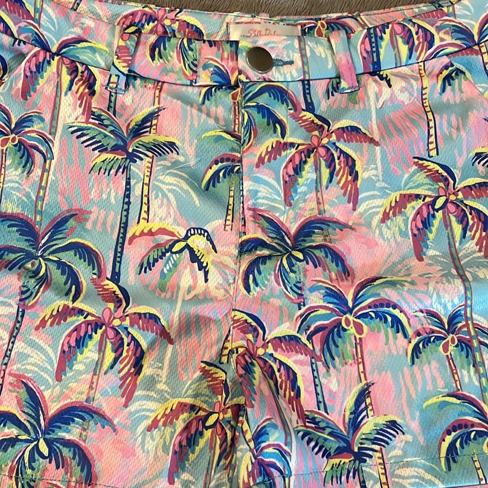 Stella Parker Tropical Print Shorts - Picture 2 of 7